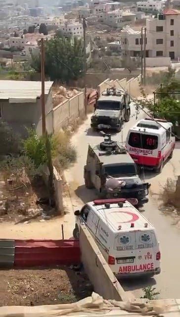 将受伤巴勒斯坦男子绑在军车车头，以军承认：违反军规