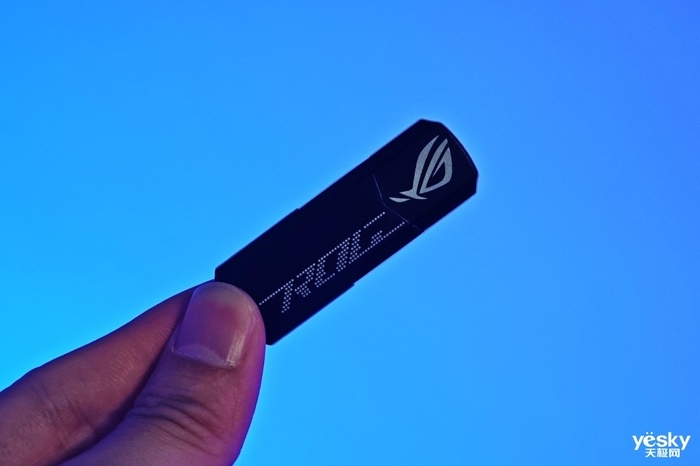 ROG MAXIMUS Z890 HERO主板+龙神3 EXTREME礼盒开箱:顶级配置,信仰拉满