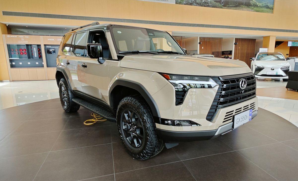 不要考虑比普拉多贵30多万值不值,大哥开心就好,雷克萨斯GX实拍