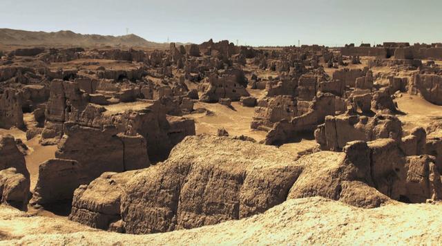 ▲ 邓伟,《喀什葛尔》视频影像,8′44″,2014