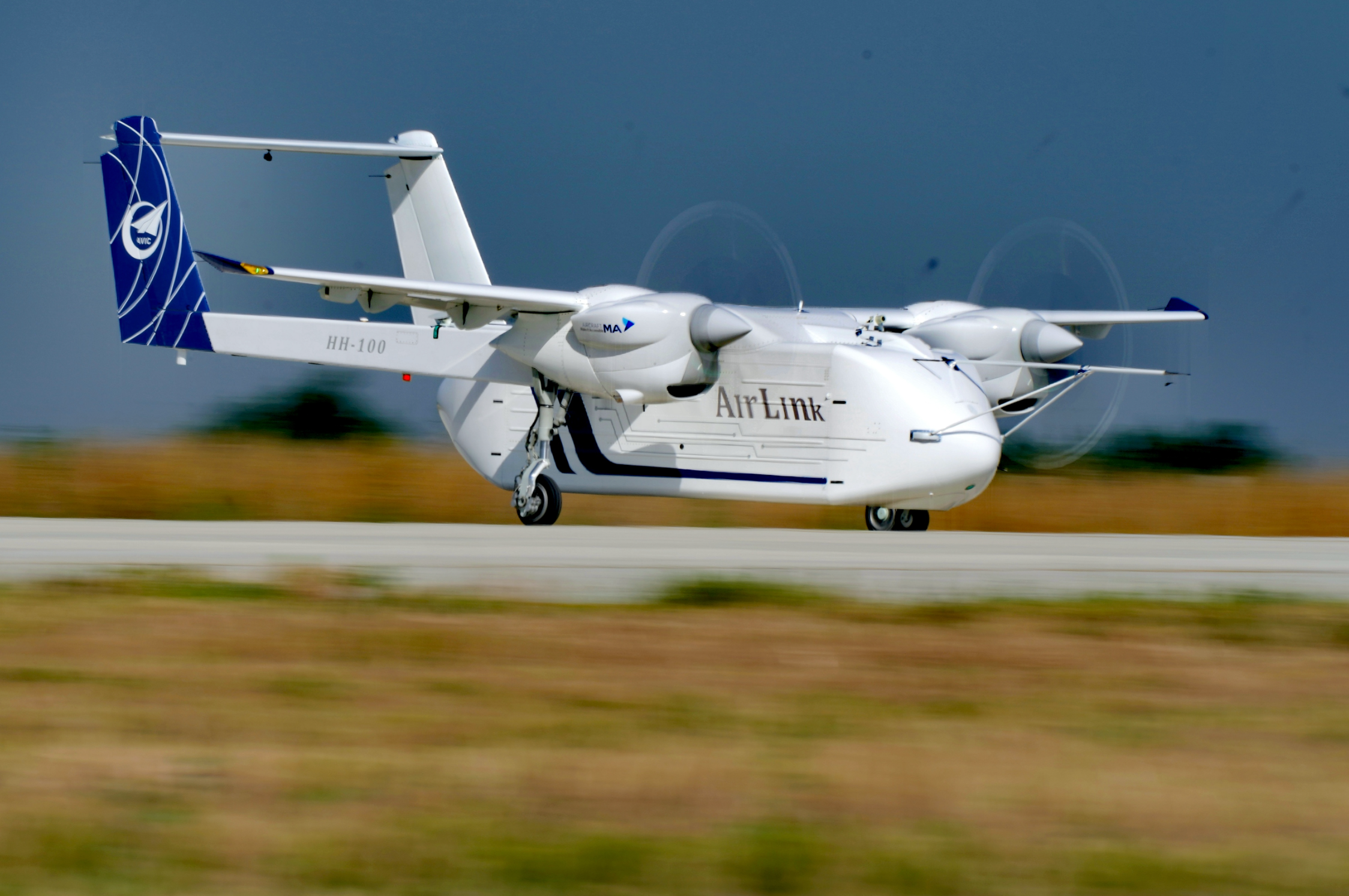 △2024年6月12日，HH-100航空商用无人运输系统验证机在西安蓝田通用机场首飞成功。