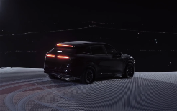 完胜百万保时捷卡宴:极氪7X成功登顶“中国最具挑战大雪道”