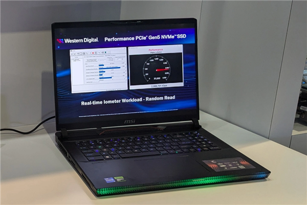 前所未有的高速存储体验:西部数据展示PCIe Gen5固态硬盘 顺序读取接近 15GB/s
