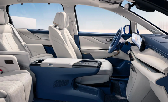 曲面中控屏+后舱娱乐大屏!别克GL8陆尊PHEV内饰官图公布