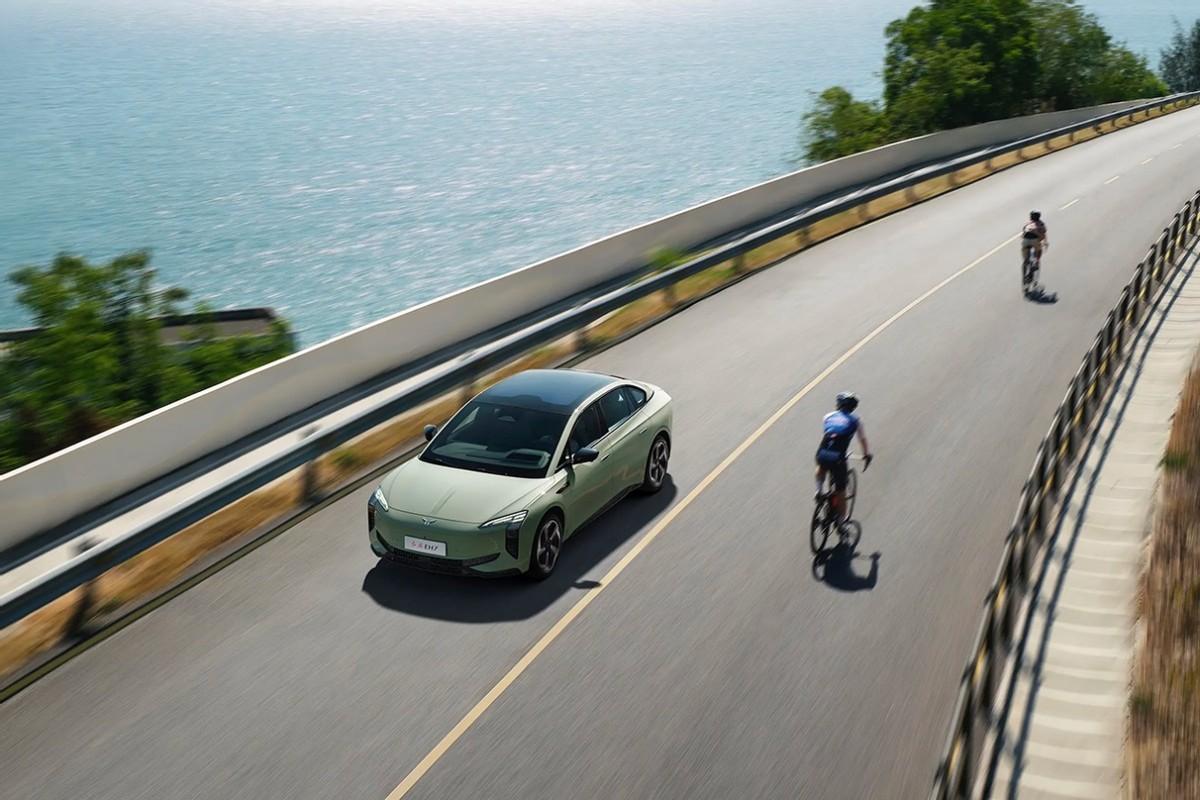 “5+2”权益已到账 红旗EH7有多香?