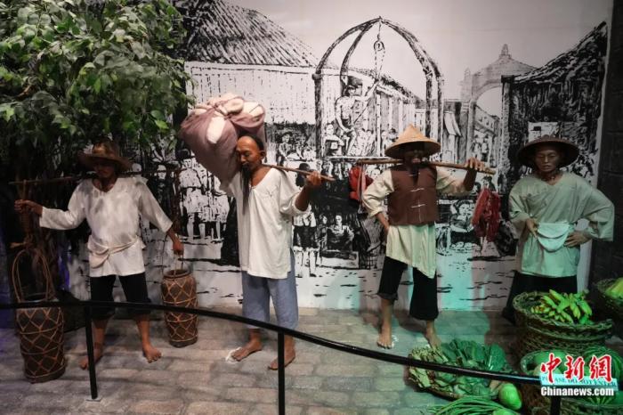 菲律宾菲华历史博物馆内展示的早期华人移民的生活景象。张兴龙 摄