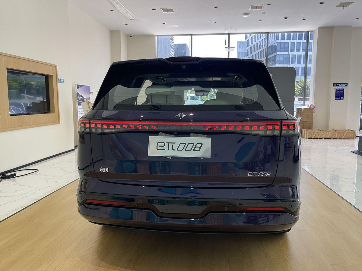 比理想L8便宜10万,也有冰箱彩电大沙发,东风eπ008实拍