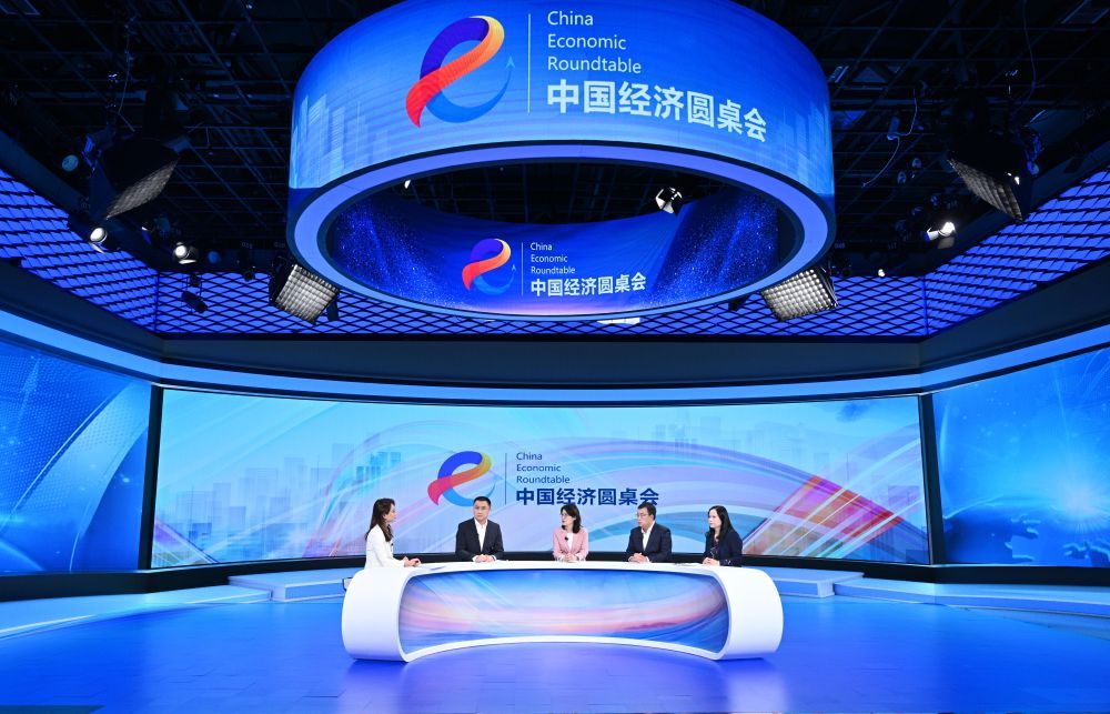 这是中国经济圆桌会录制现场。新华社记者 陈晔华 摄