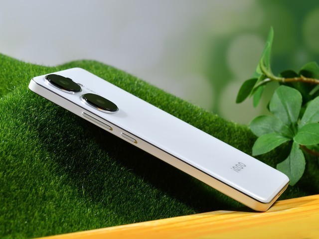iQOO Neo9S Pro影像评测:双5000万像素大底镜头,拍夜晚也清楚