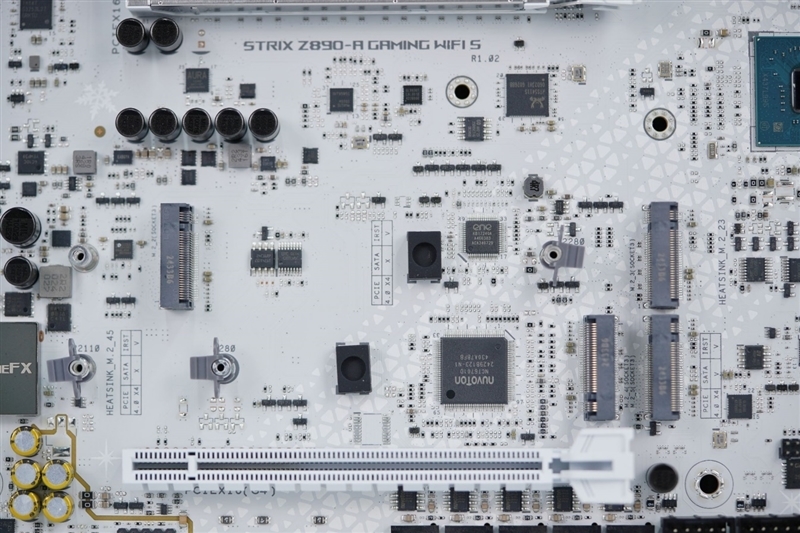 不止颜值!华硕ROG STRIX Z890-A GAMING WIFI S吹雪主板评测:300W性能释放 内存一键提速