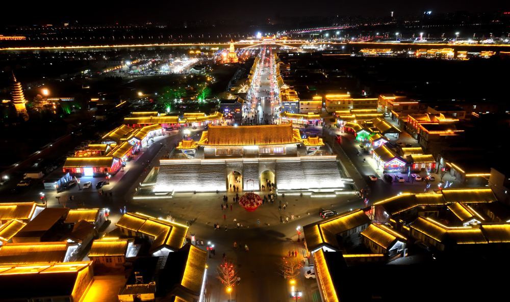 图为正定古城阳和楼及周边夜景。陈其保 摄