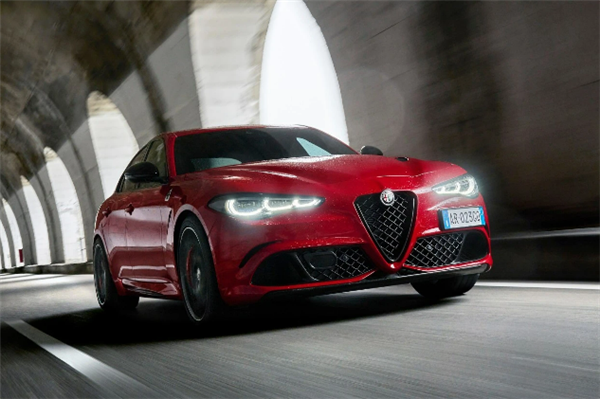 意大利豪车不到20万了:阿尔法·罗密欧Tonale托纳利官降