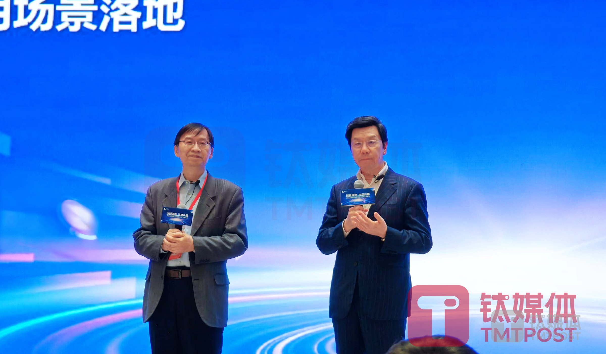 图左是澜舟科技创始人、CEO周明，图右是零一万物CEO李开复