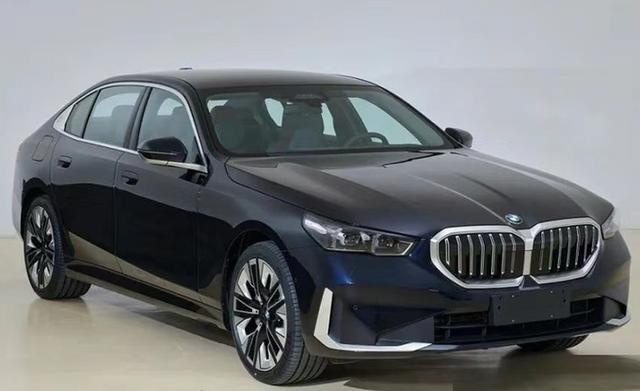根据此前工信部申报的信息显示,华晨宝马全新530li xdrive四驱版车型