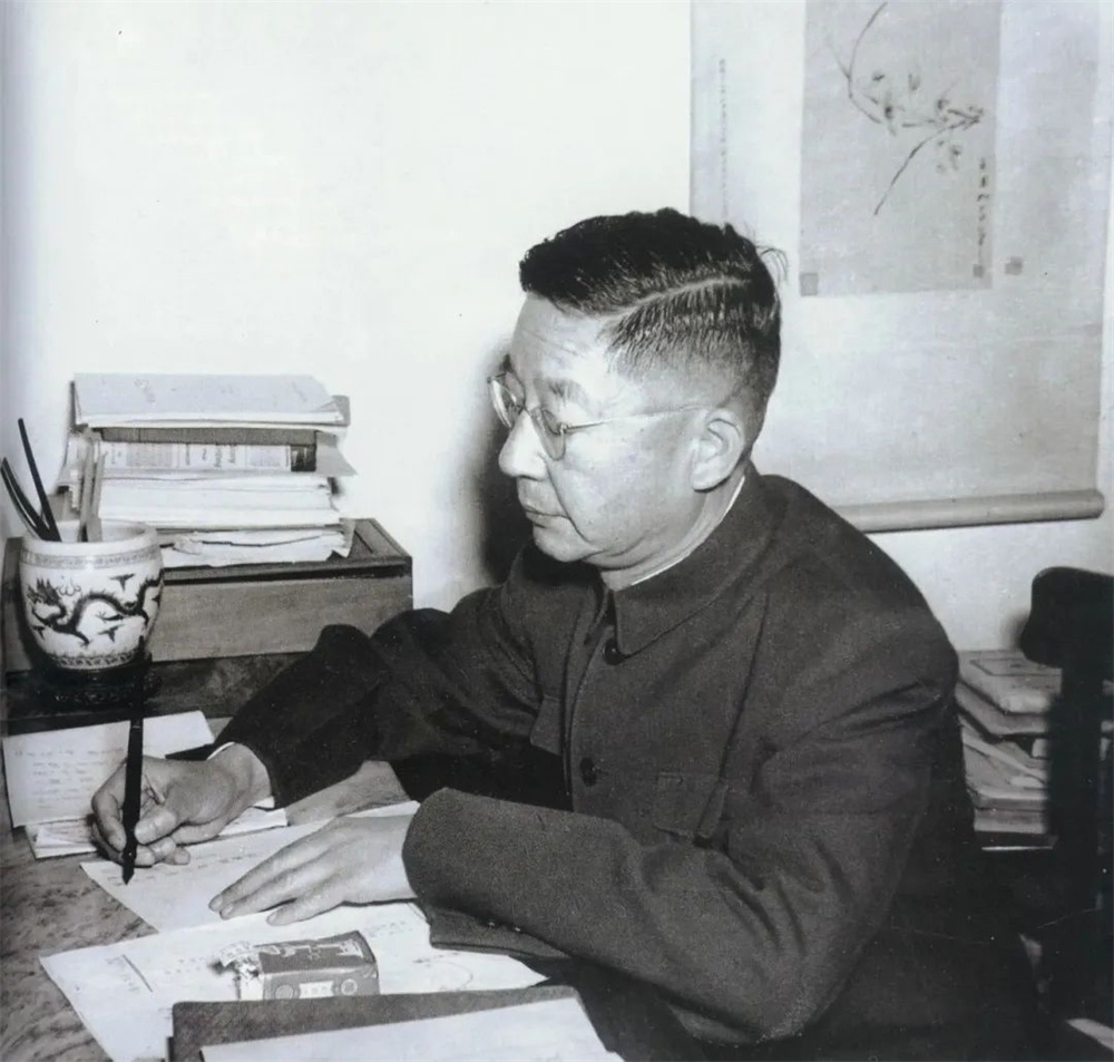 北京人艺纪念老舍诞辰125周年