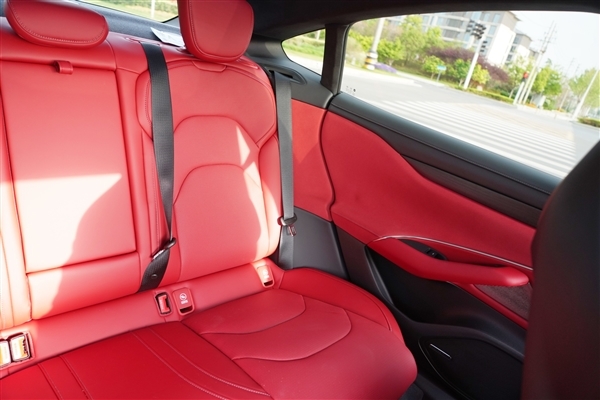 这颜值一眼种草!小米SU7雅灰图赏