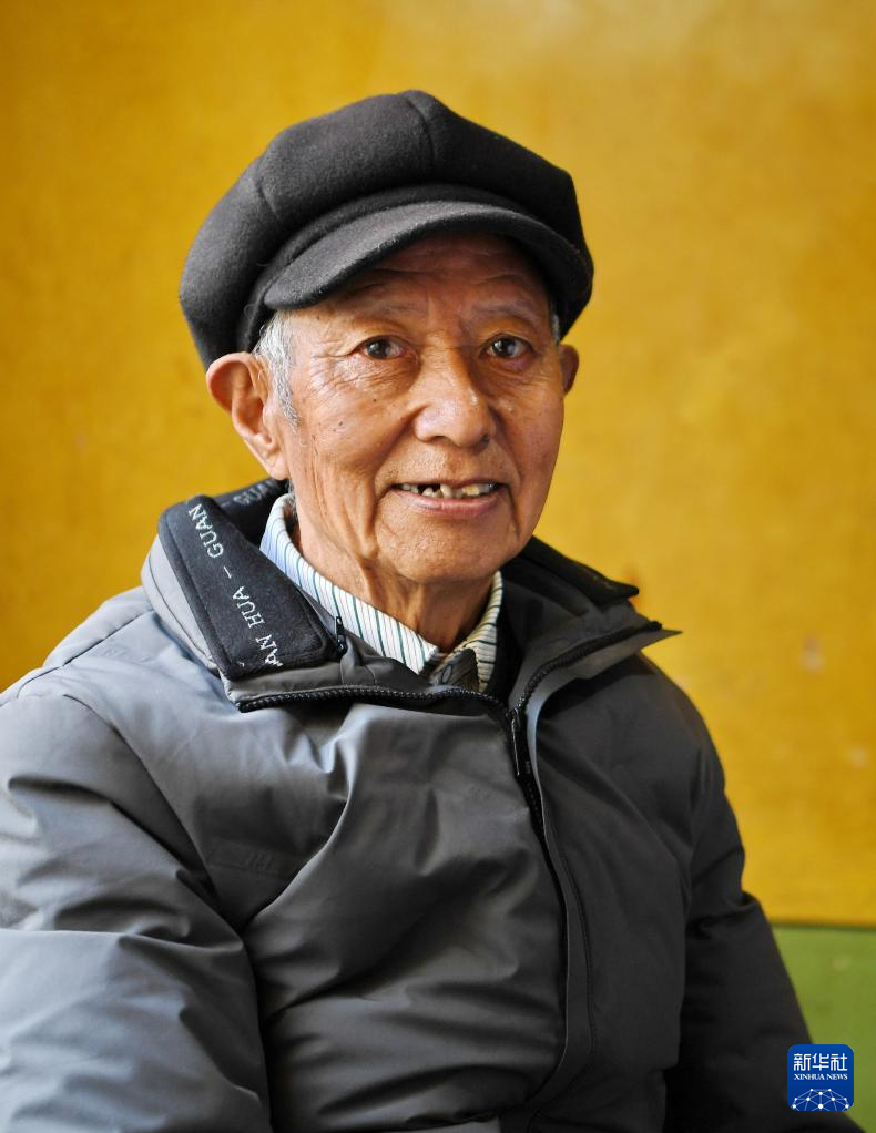 洛桑贡布的肖像（3月27日摄）。新华社记者 张汝锋 摄