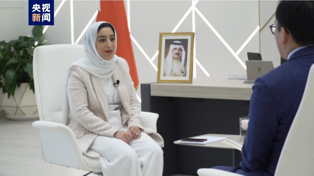 △巴林旅游大臣法蒂玛·塞尔斐接受总台记者专访