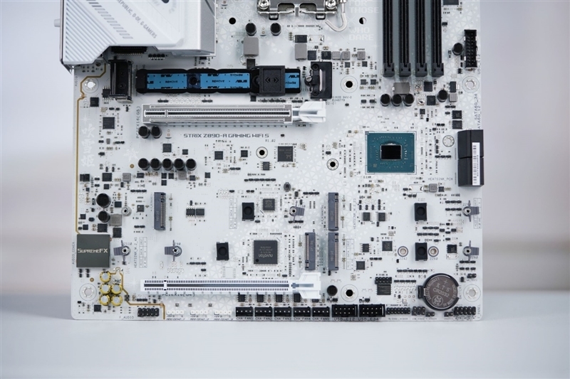 不止颜值!华硕ROG STRIX Z890-A GAMING WIFI S吹雪主板评测:300W性能释放 内存一键提速