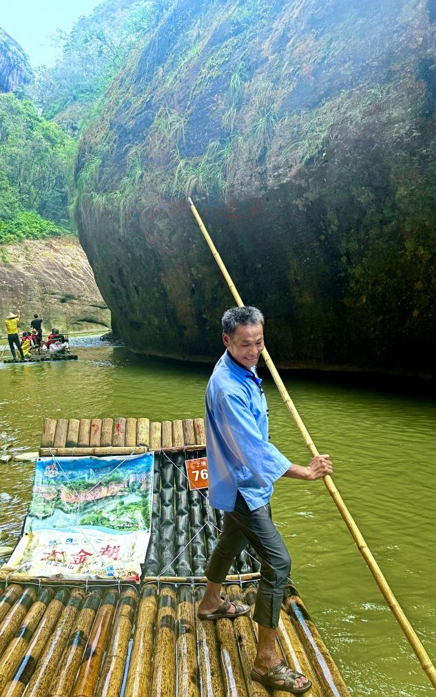 旅游业的发展增加了当地村民的收入。（邓佳惠 摄）