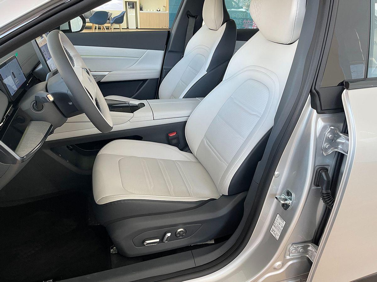 这位也叫007,增程纯电双修,探店东风奕派eπ007