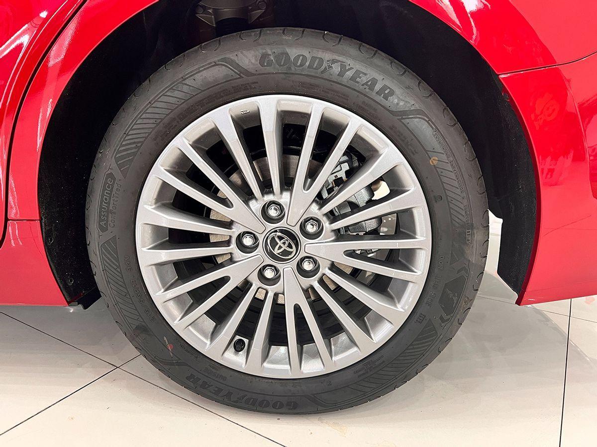 取消2.5燃油版,新增2.0HEV动力,8155芯片上车,全新凯美瑞实拍