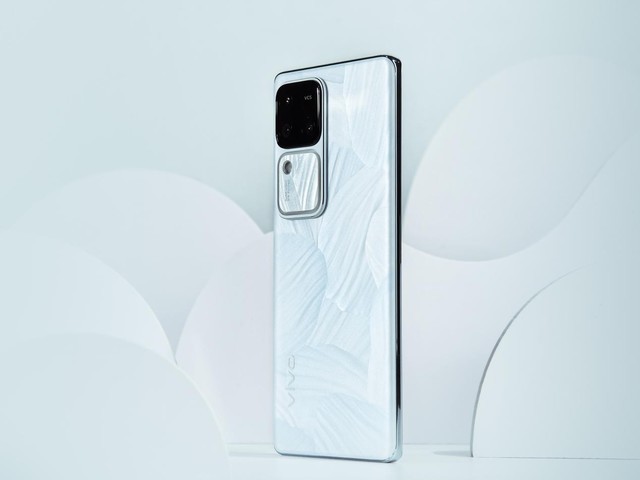 vivo S18 Pro全面评测 在它眼里你更好看