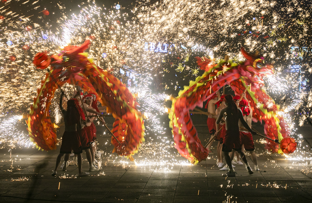 这条1500℃的“龙”，火了！