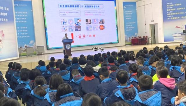 刘琼做《儿童青少年近视防控科普》讲座