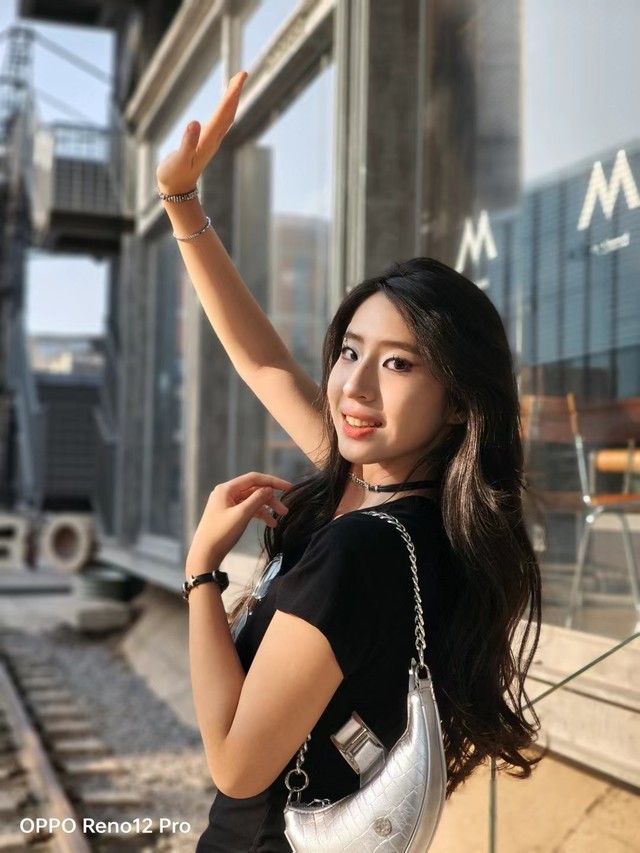 OPPO Reno12 Pro 全面评测,超美小直屏,创造千禧时尚新风潮