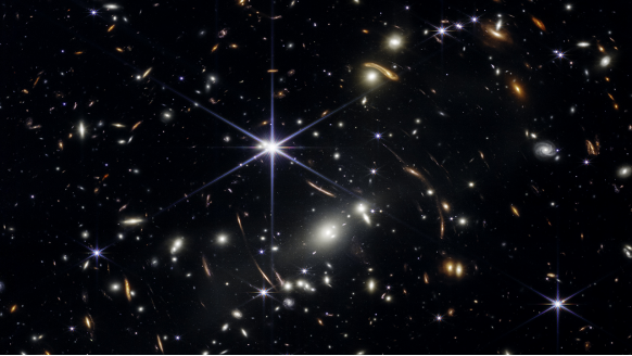 因距离显得泛红的早期星系挤满了画面,詹姆斯·韦伯太空望远镜(JWST)的首批图像之一。NASA;ESA;CSA;STScI