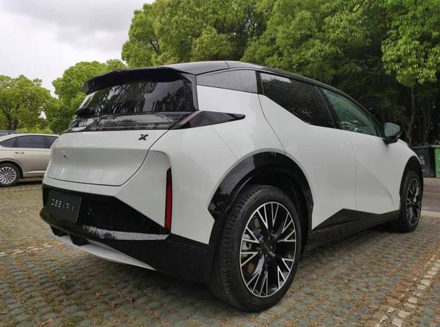 极氪x展车意外启动造成5人受伤官方未开启展车模式