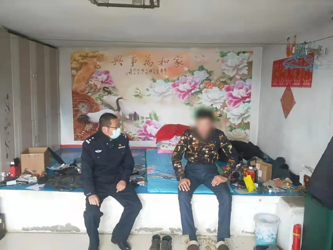 男子在房内自缢身亡,警方:其曾与人持刀杀死2人、重伤4人后逃亡32年
