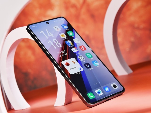 曲屏、直屏还是“等深四曲屏”?一文带你认清优缺点