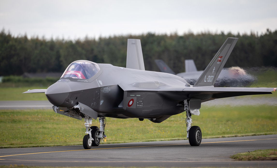 2023年4月12日，波音为首架波兰空军F-35A（AZ-01）举行开工仪式，图为仪式上的机身中段框架 图片来源：洛克希德·马丁