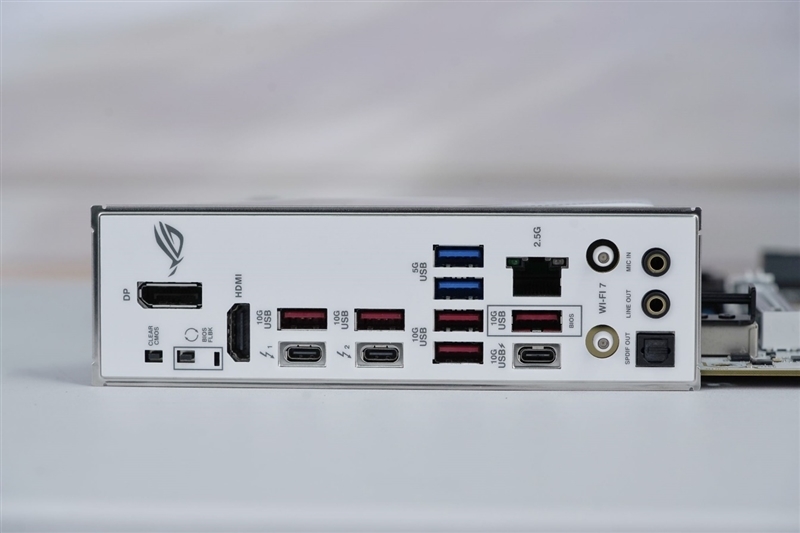 不止颜值!华硕ROG STRIX Z890-A GAMING WIFI S吹雪主板评测:300W性能释放 内存一键提速