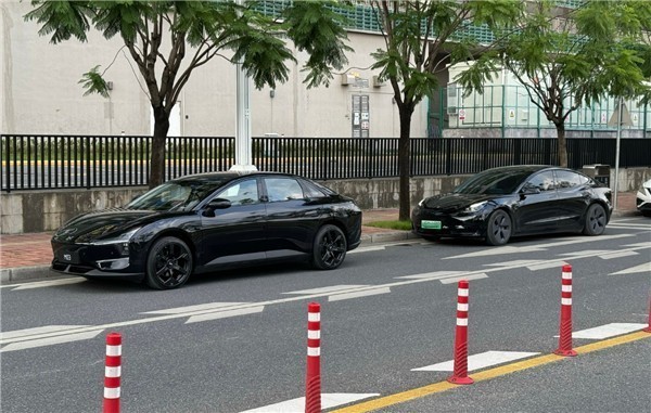 每日车圈新鲜事:新款奔驰S级曝光|小鹏MONA 03实车曝光|思域Si官图发布