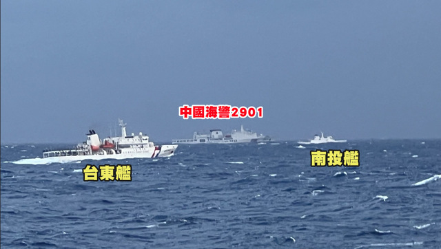 大陆海警船7艘对台进行灰带绕行,台海巡舰艇以1对1方式严密掌握应处。(照:海巡署提供)
