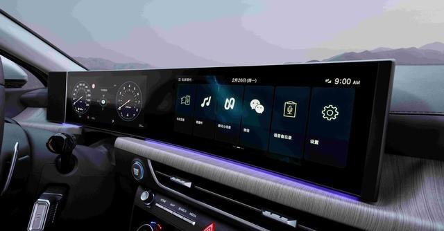 全新三幅式真皮方向盘(h运用摩斯密码),旋转式电子怀挡等,简约且不乏