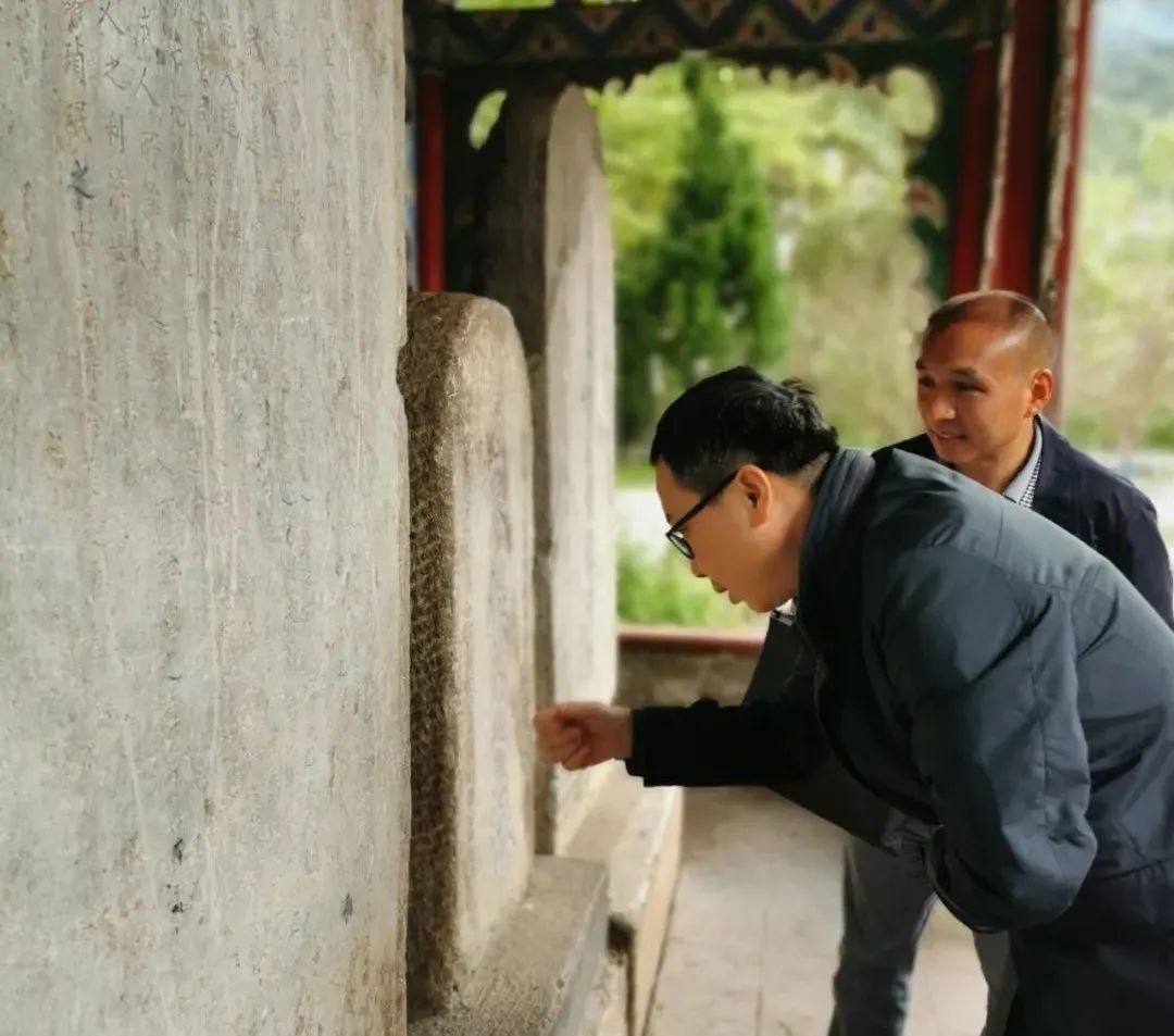 留坝县,马道镇,寒溪入褒河交汇口,有碑亭,为“萧何月下追韩信”原址