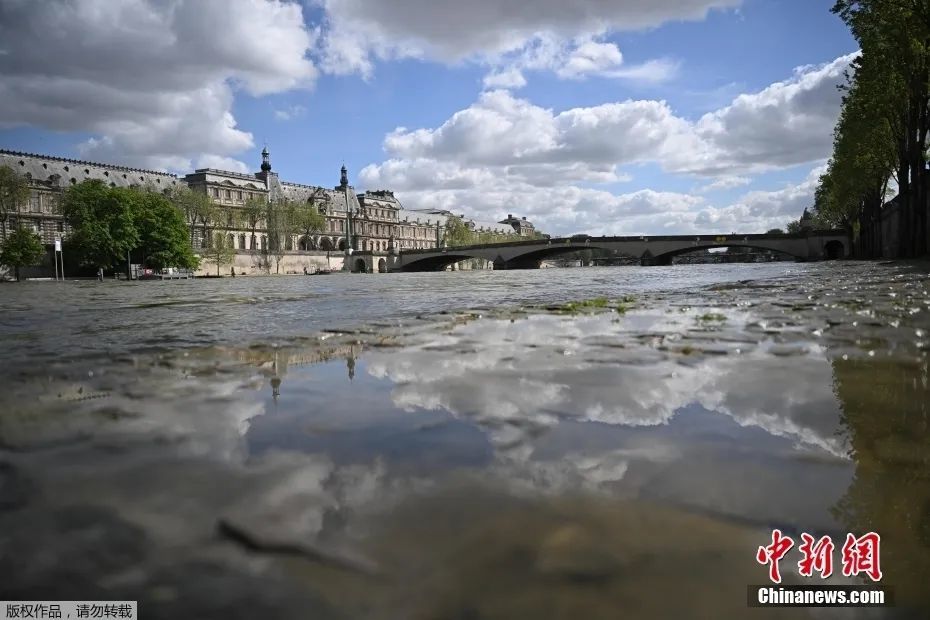 当地时间4月10日，法国巴黎，塞纳河河水泛滥景象。