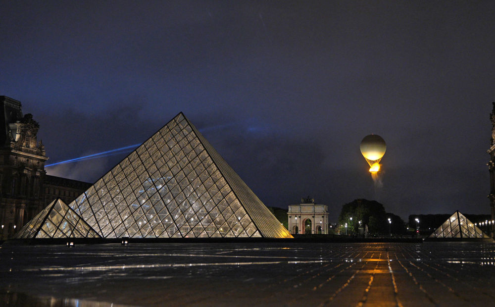 7月26日，主火炬被点燃后升空。新华社记者 孙非 摄