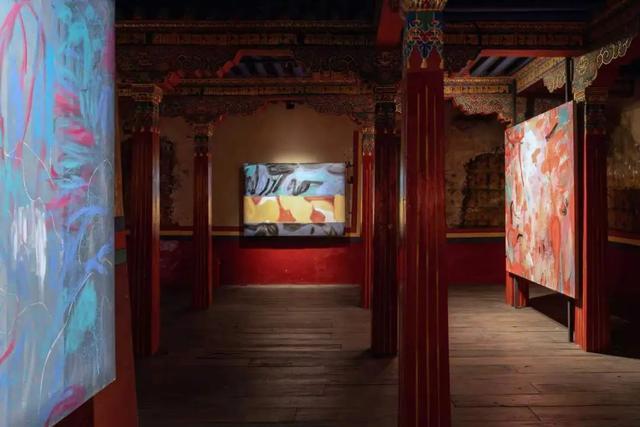 ▲ 从左至右分别为作品《曼陀罗之六》局部,《西藏记忆之一》,《西藏记忆:秋之二》摄影:林半野 @AGENT PAY