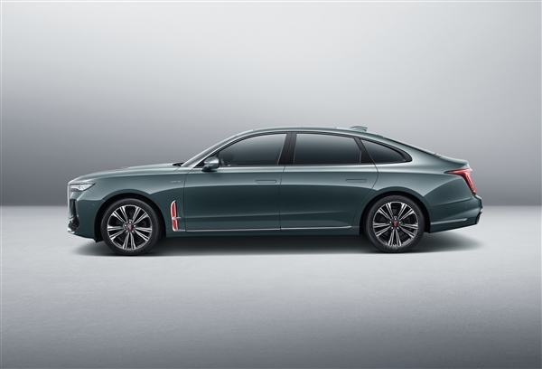 32.98万起 国产豪华轿车新款红旗H9上市:入门新增1.8T四缸机