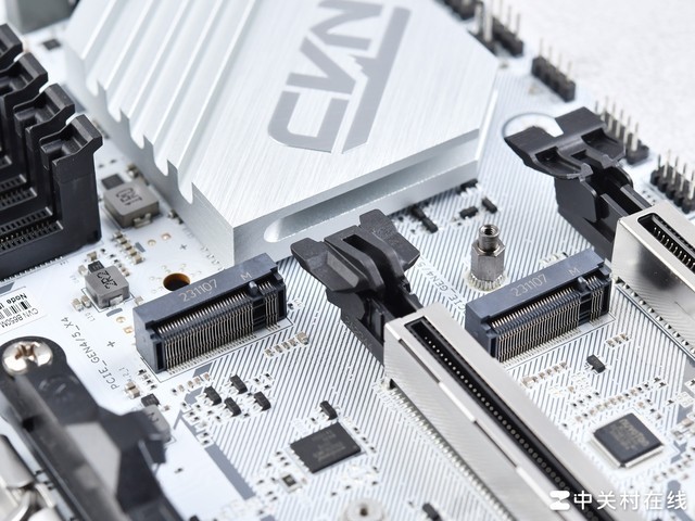 七彩虹 B650M GAMING FROZEN 主板评测 颜值拉满 玩法多样