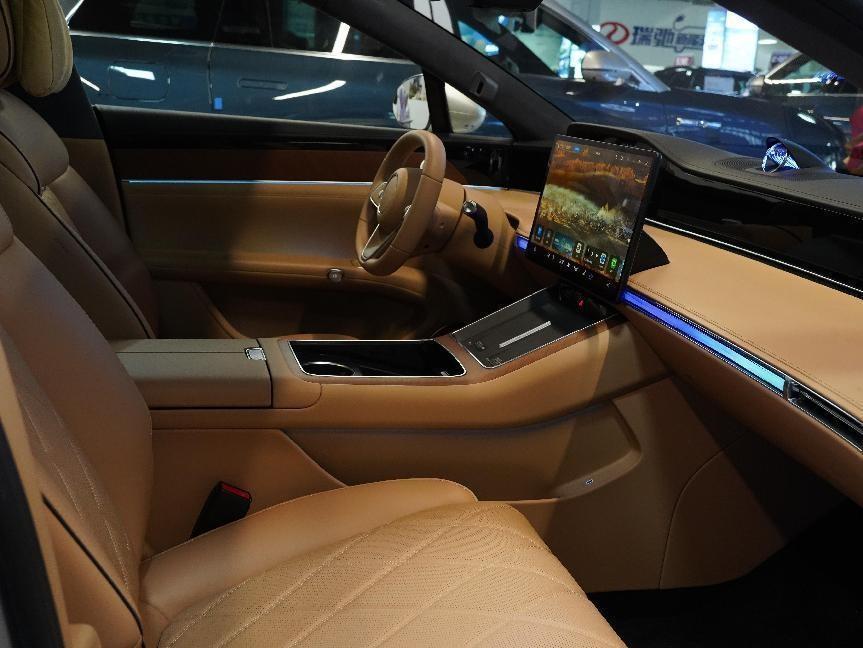 在商务行政轿车中享界S9为何能击溃奥迪?