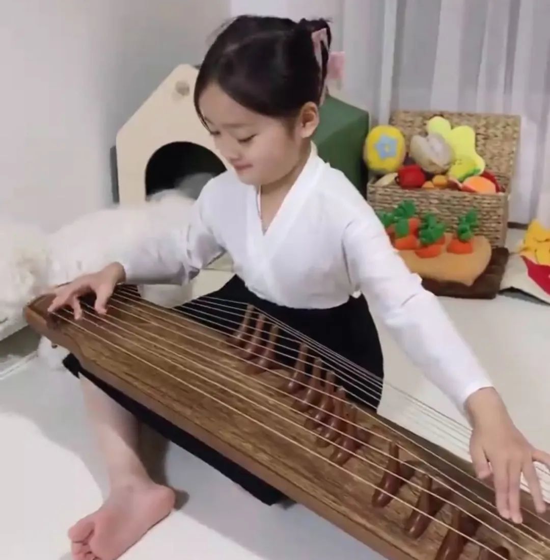 还记得表情包里的权律二吗？这是长残了？