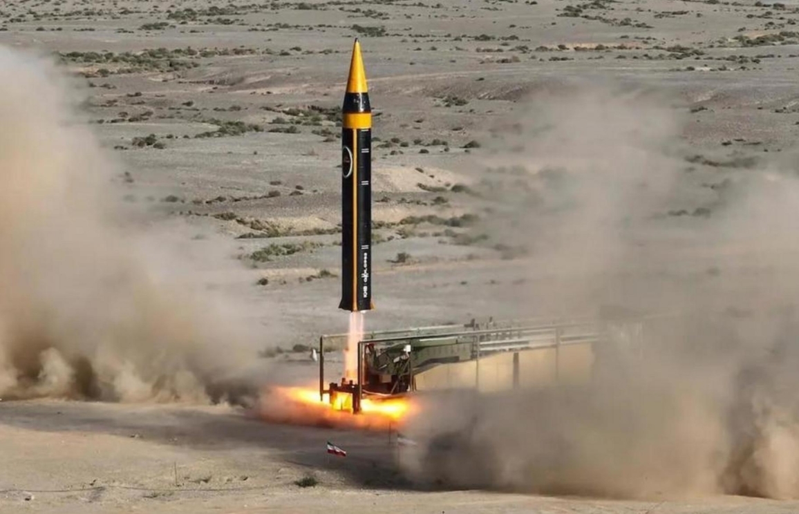 2023年5月，伊朗公开了新型研发的“霍拉姆沙赫尔-4”远程弹道导弹。