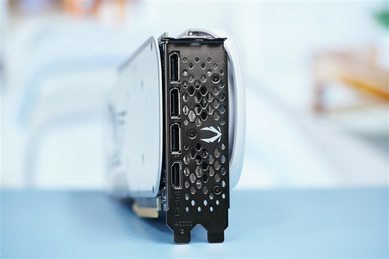 超静音的白色显卡!索泰RTX 4070 Ti SUPER TRINITY OC月白评测: 罕见高频率