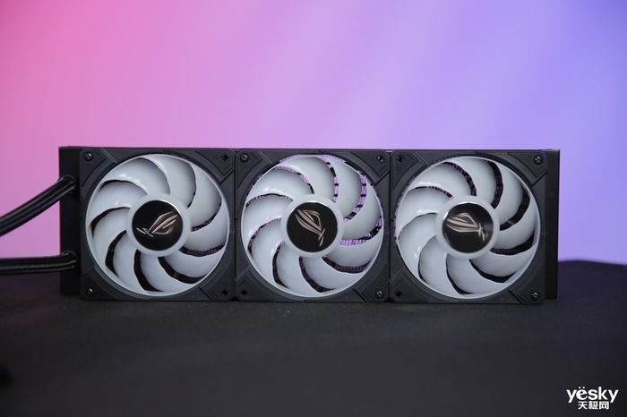 ROG MAXIMUS Z890 HERO主板+龙神3 EXTREME礼盒开箱:顶级配置,信仰拉满